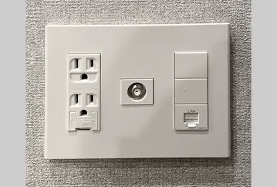 マルチメディアコンセント