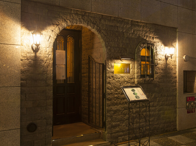 Bar Noble(バー) 約490m 徒歩7分